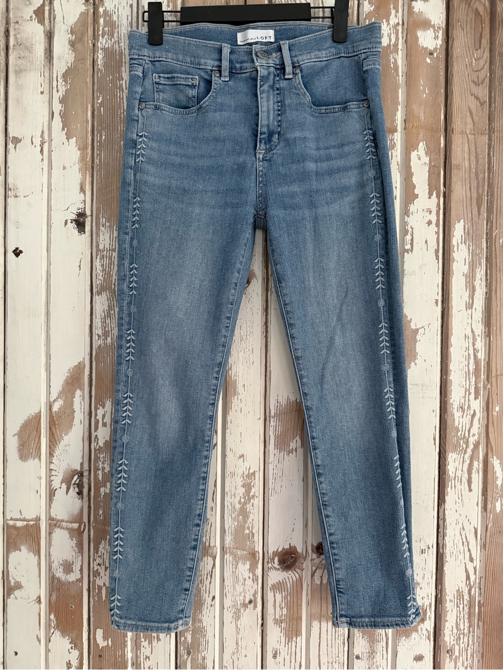 LOFT Made & Loved Embroidered Skinny Crop Light Wash Blue Jeans 28P